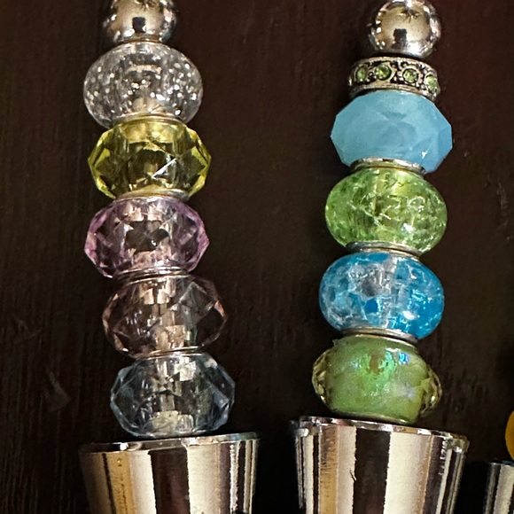 Set of 4 New Wine Stoppers - Picture 3 of 3